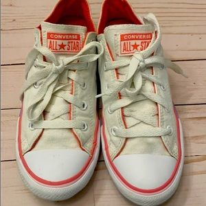 Converse Sneakers kids size 3 . In good shape. Washed & clean !